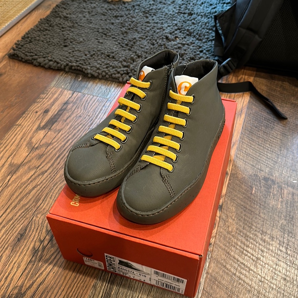 NWT in box camper green Peu touring sneakers 37 - fits like size 6